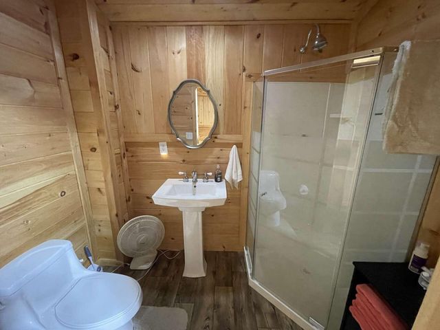 1633 Jessie James Road, Pineville, MO 64856