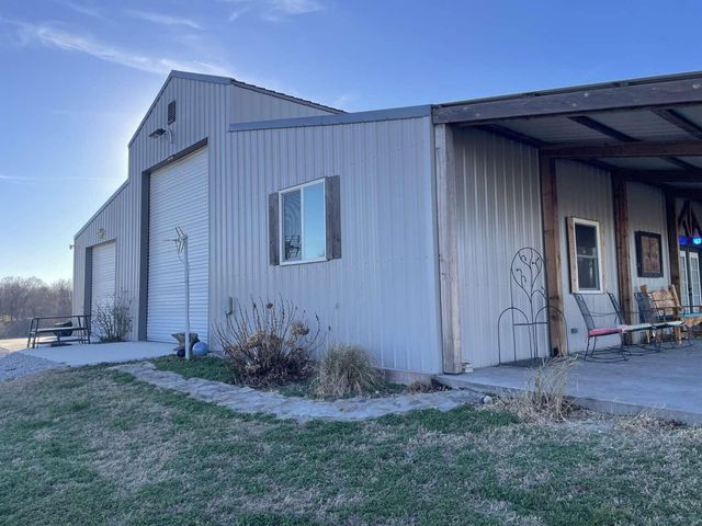 1633 Jessie James Road, Pineville, MO 64856