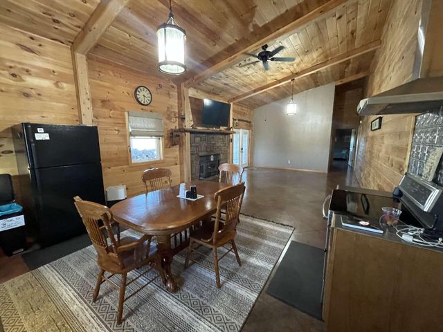 1633 Jessie James Road, Pineville, MO 64856