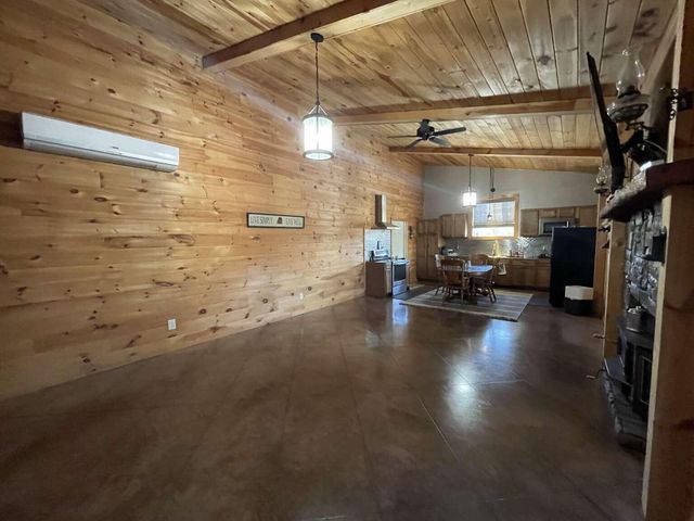 1633 Jessie James Road, Pineville, MO 64856