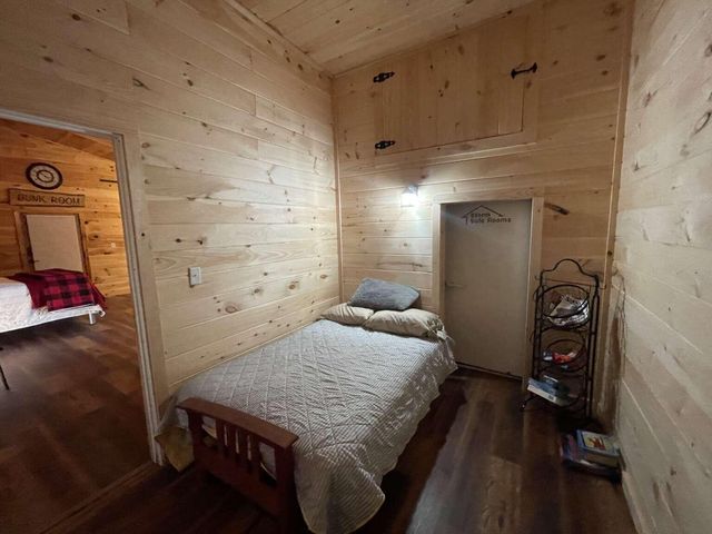 1633 Jessie James Road, Pineville, MO 64856