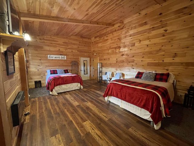 1633 Jessie James Road, Pineville, MO 64856