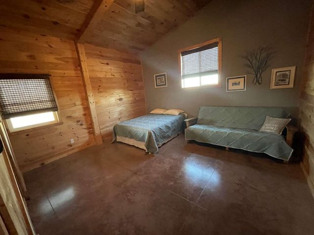 1633 Jessie James Road, Pineville, MO 64856