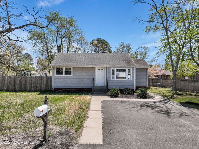 838 Maple Avenue, Brick, NJ 08724