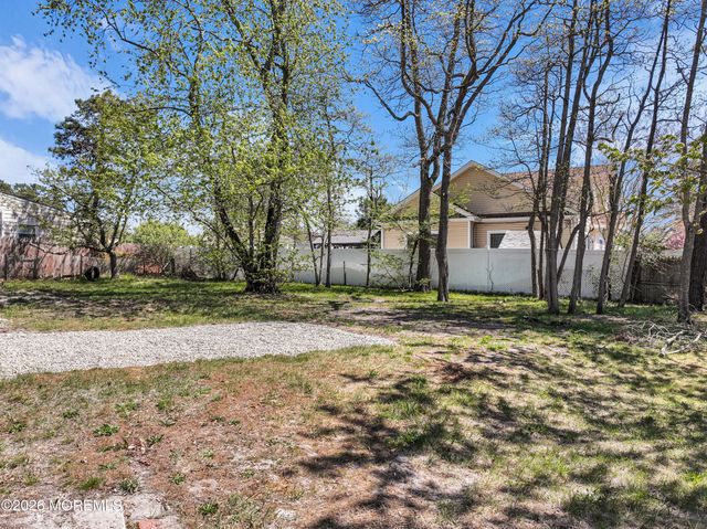 838 Maple Avenue, Brick, NJ 08724