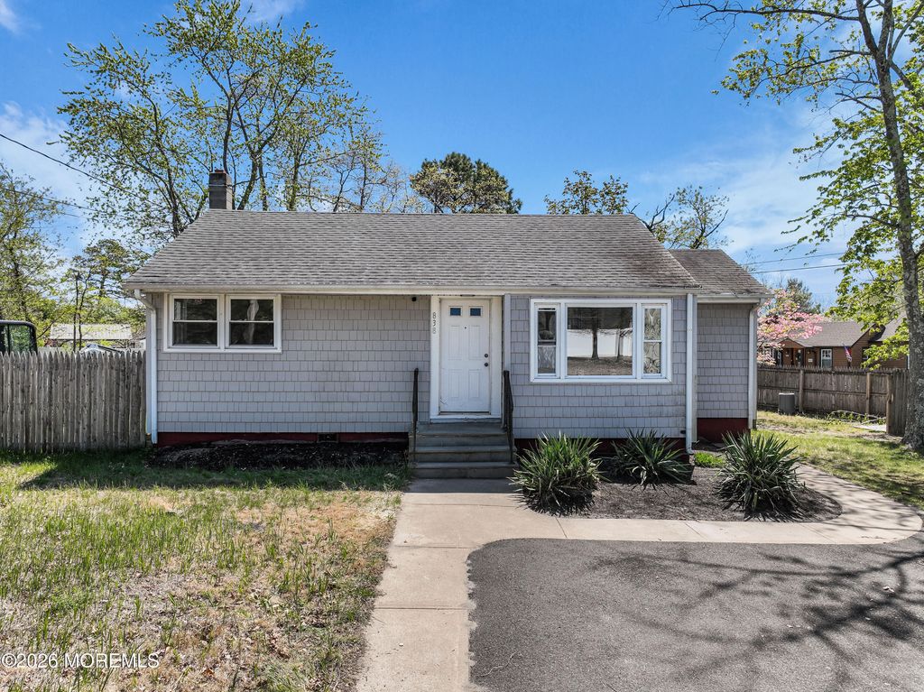 838 Maple Avenue, Brick, NJ 08724