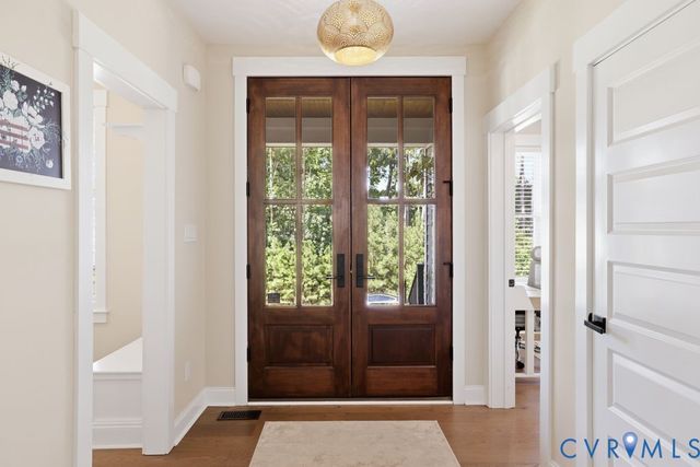 17113 Shoreland Dr, Moseley, VA 23120