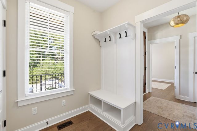 17113 Shoreland Dr, Moseley, VA 23120