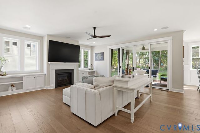 17113 Shoreland Dr, Moseley, VA 23120