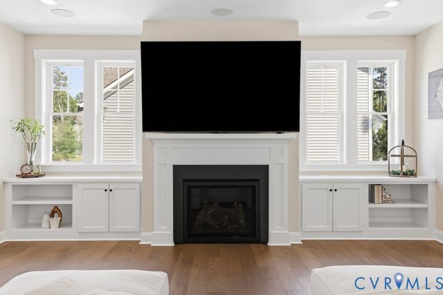 17113 Shoreland Dr, Moseley, VA 23120