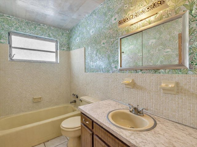 258 SW 8th Street, Dania Beach, FL 33004