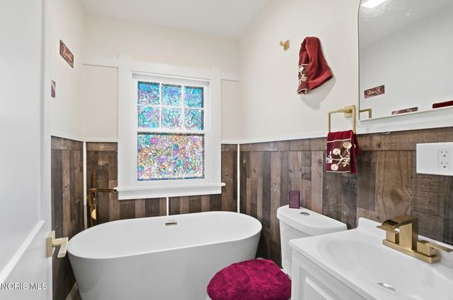 2306 Eastbrook Drive, Toledo, OH 43613