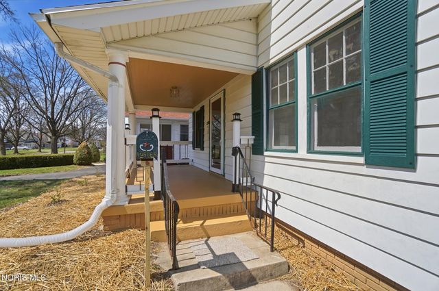 2306 Eastbrook Drive, Toledo, OH 43613