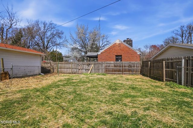 2306 Eastbrook Drive, Toledo, OH 43613