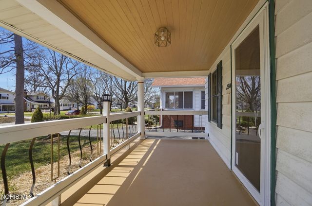 2306 Eastbrook Drive, Toledo, OH 43613