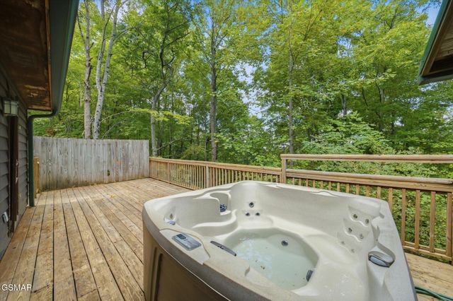 759 Ridgefield Drive, Sevierville, TN 37876