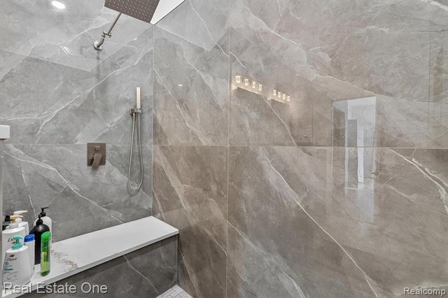 1088 Eagle Nest Drive, Milford, MI 48381