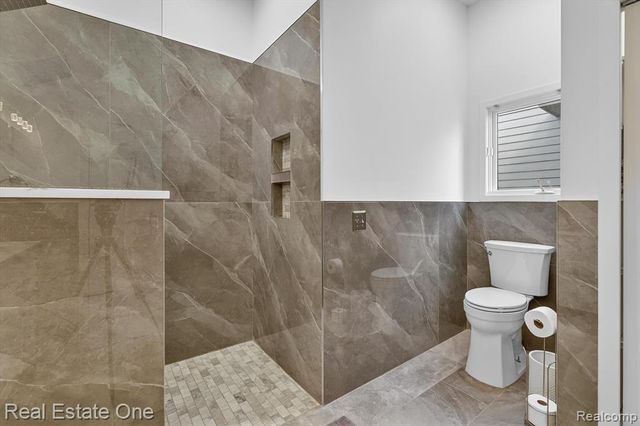 1088 Eagle Nest Drive, Milford, MI 48381