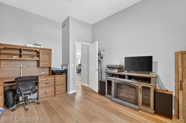 1088 Eagle Nest Drive, Milford, MI 48381