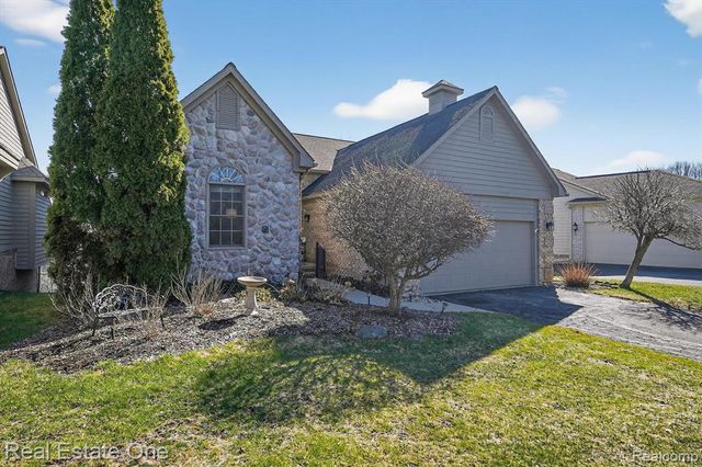 1088 Eagle Nest Drive, Milford, MI 48381