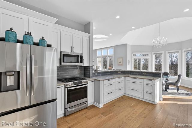 1088 Eagle Nest Drive, Milford, MI 48381