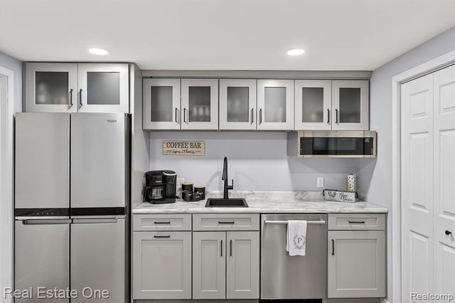 1088 Eagle Nest Drive, Milford, MI 48381