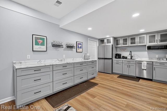 1088 Eagle Nest Drive, Milford, MI 48381