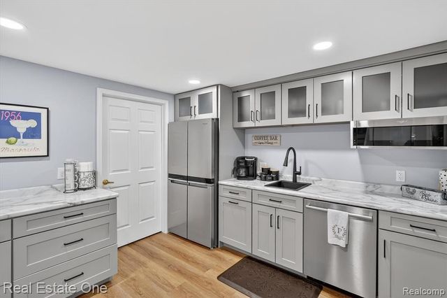 1088 Eagle Nest Drive, Milford, MI 48381