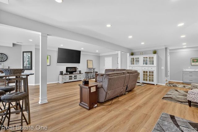 1088 Eagle Nest Drive, Milford, MI 48381