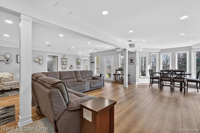 1088 Eagle Nest Drive, Milford, MI 48381