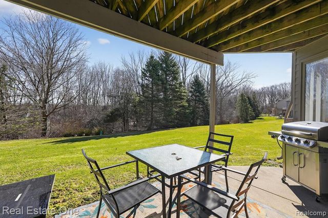 1088 Eagle Nest Drive, Milford, MI 48381