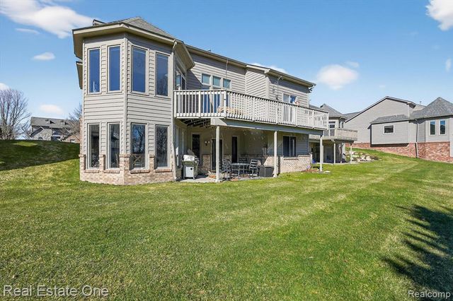 1088 Eagle Nest Drive, Milford, MI 48381