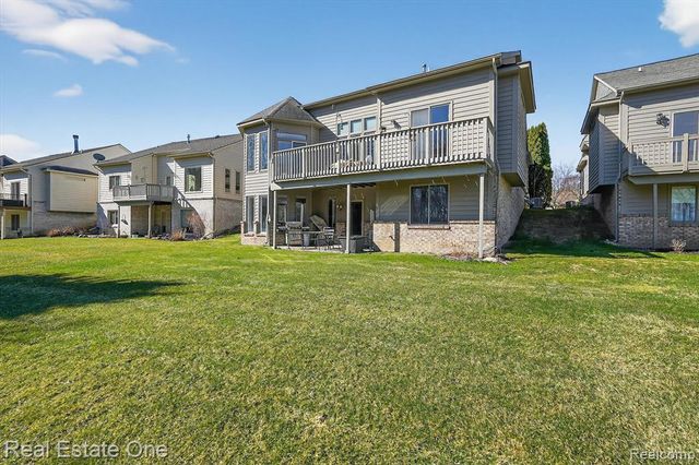 1088 Eagle Nest Drive, Milford, MI 48381