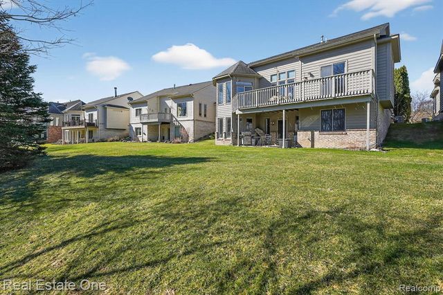 1088 Eagle Nest Drive, Milford, MI 48381