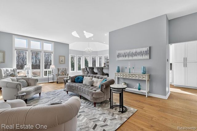 1088 Eagle Nest Drive, Milford, MI 48381