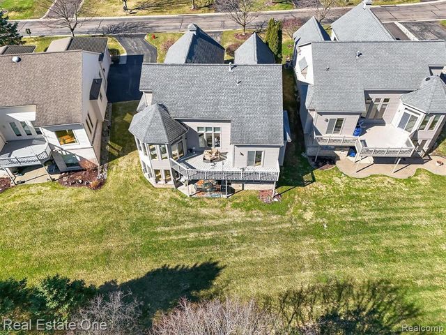 1088 Eagle Nest Drive, Milford, MI 48381