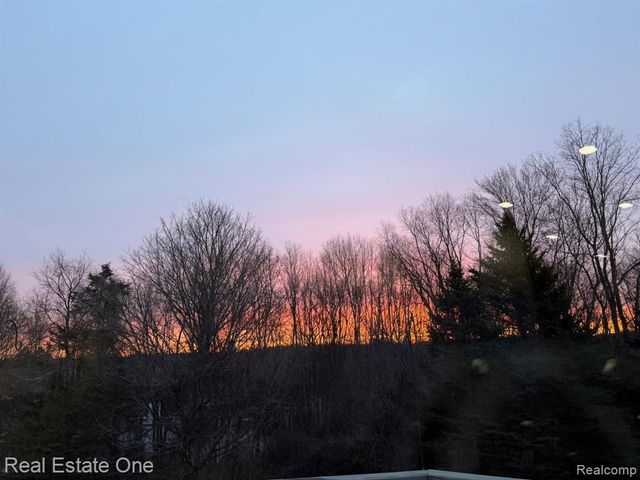 1088 Eagle Nest Drive, Milford, MI 48381