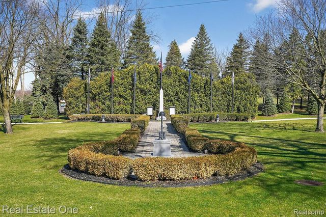 1088 Eagle Nest Drive, Milford, MI 48381