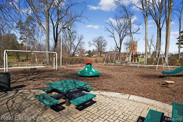 1088 Eagle Nest Drive, Milford, MI 48381