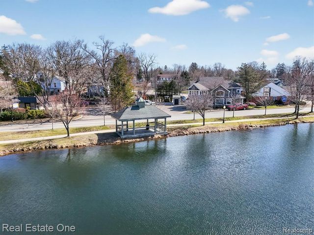 1088 Eagle Nest Drive, Milford, MI 48381