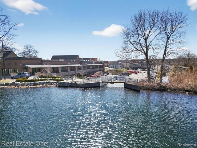 1088 Eagle Nest Drive, Milford, MI 48381