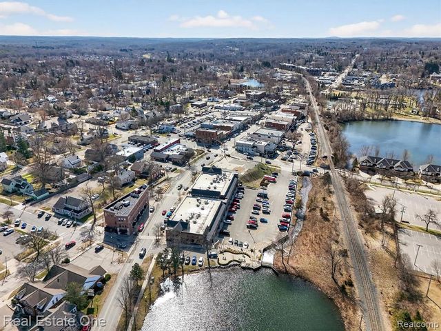 1088 Eagle Nest Drive, Milford, MI 48381