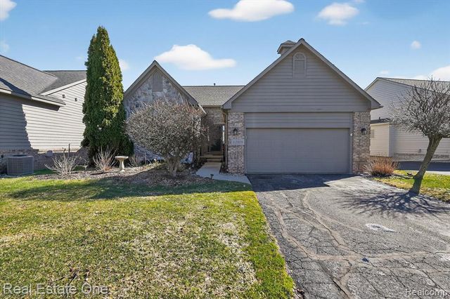 1088 Eagle Nest Drive, Milford, MI 48381