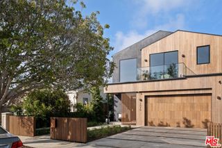 2040 Glencoe Avenue, Venice, CA 90291