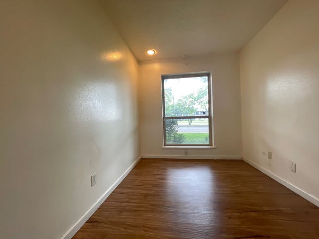 9726 Amberton Parkway, Dallas, TX 75243