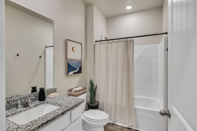 215 Addison Ave, Chapel Hill, TN 37034