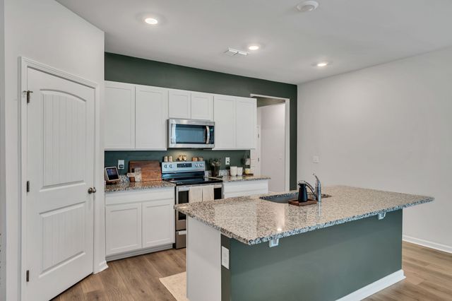 215 Addison Ave, Chapel Hill, TN 37034