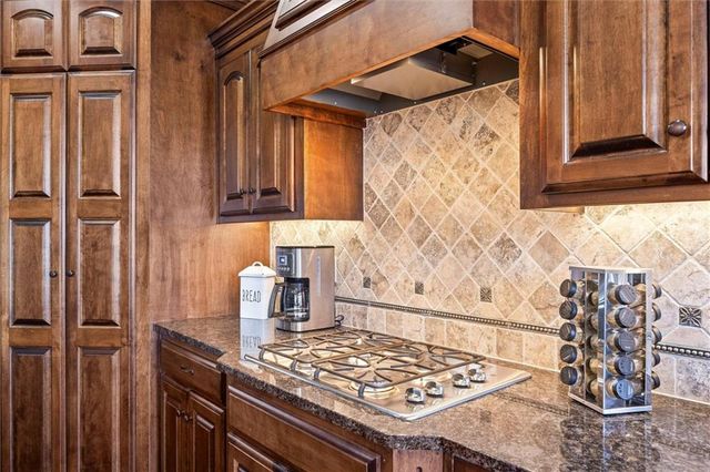 8411 Houston Street, Lenexa, KS 66227