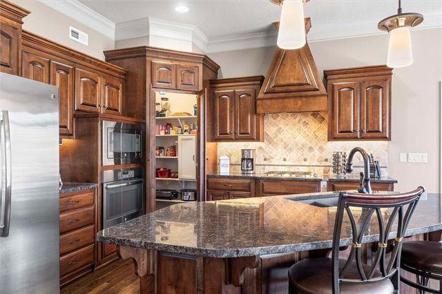 8411 Houston Street, Lenexa, KS 66227