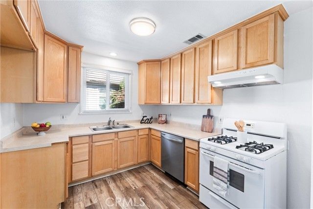 12247 Cornuta, Downey, CA 90242